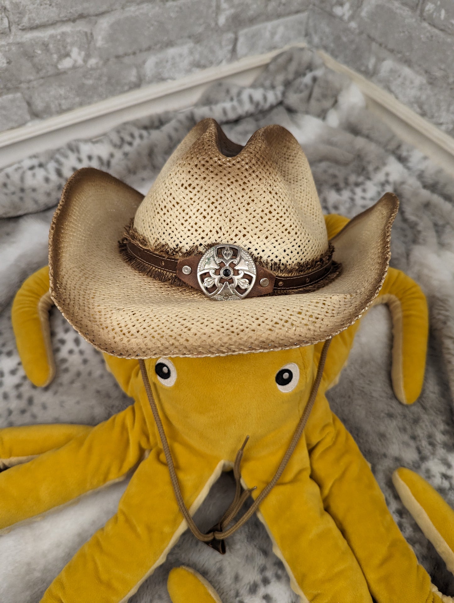 Authentic mountain straw hat