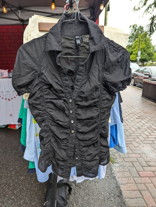 Ruched short sleeve fitted black shirt