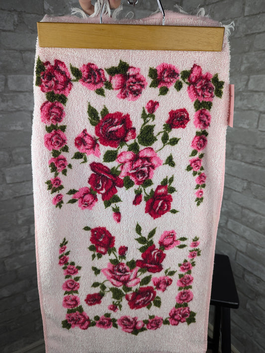 Vintage roses hand towel