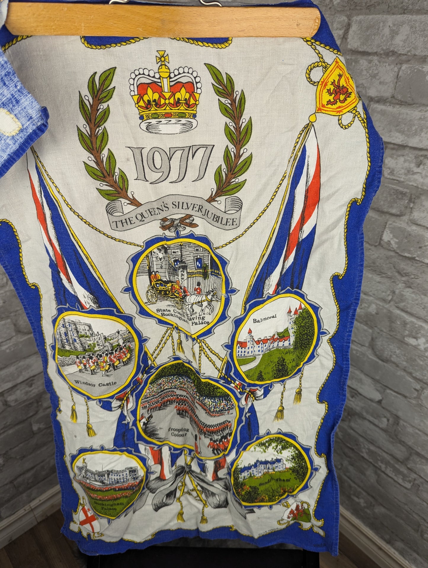 Vintage 1977 Britain queen's silver jubilee tea towel