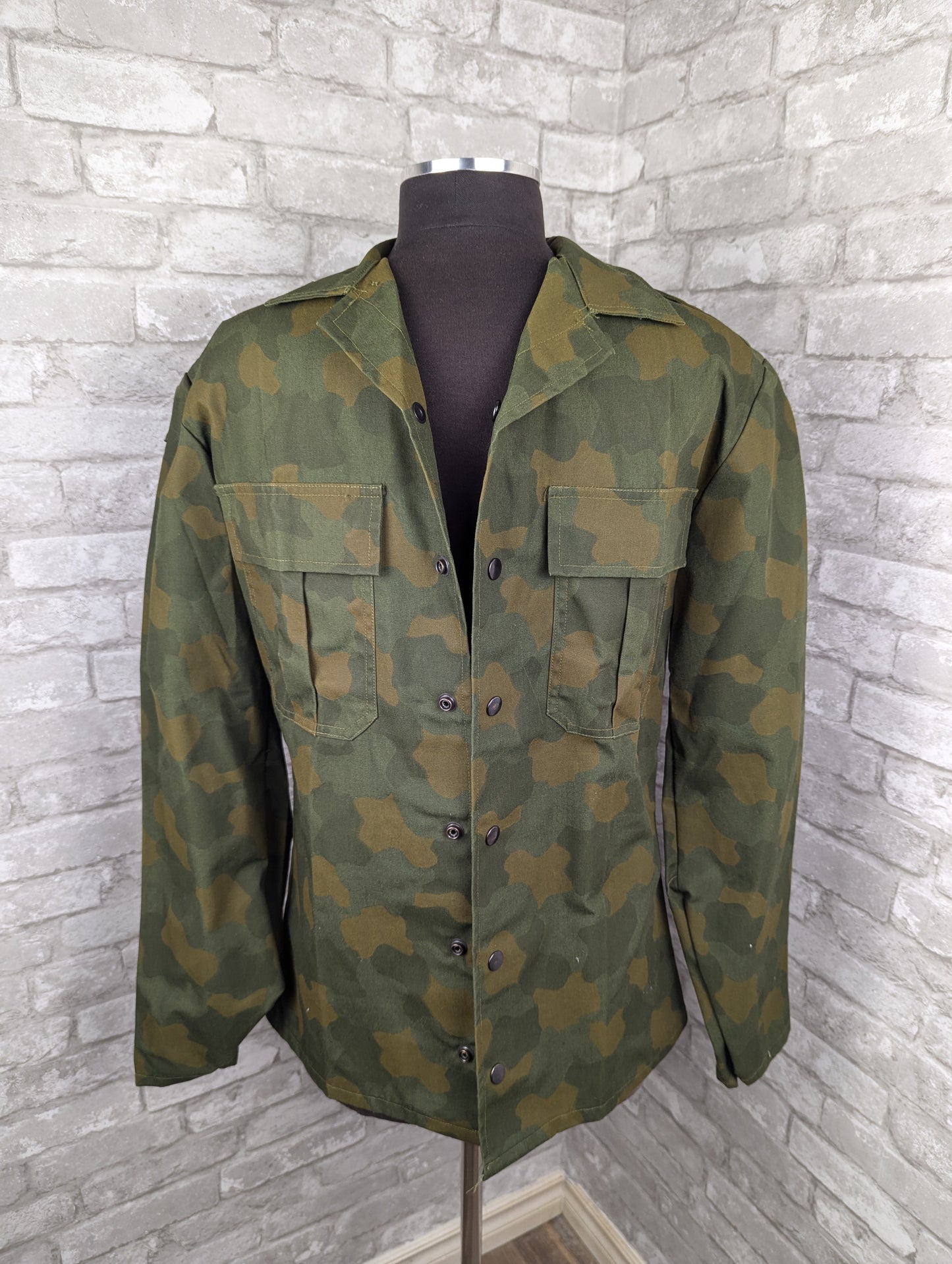 Vintage 1985 Norwegian military woodland camo combat shirt