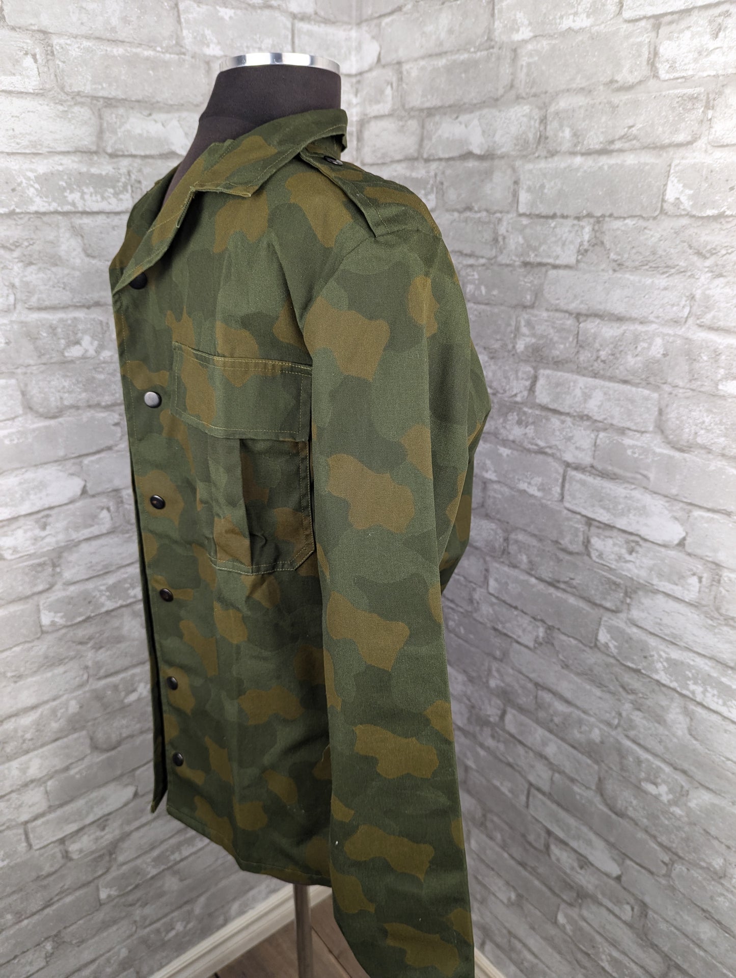 Vintage 1985 Norwegian military woodland camo combat shirt